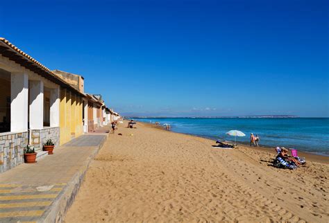 couple nudity|COUPLE ENJOY THE NATURIST BEACH OF GUARDAMAR。